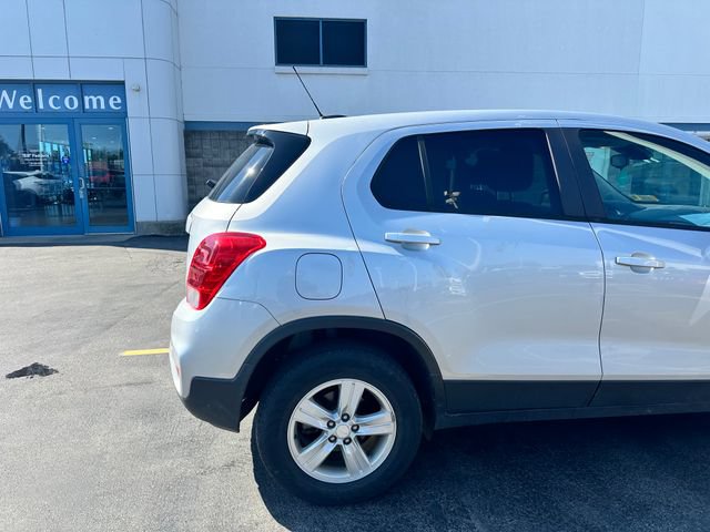 Used 2020 Chevrolet Trax LS w/ Tint and Cruise Package AWD/4WD image 8
