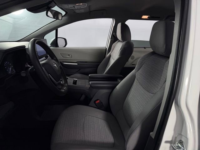 Used 2021 Toyota Sienna LE FWD image 14