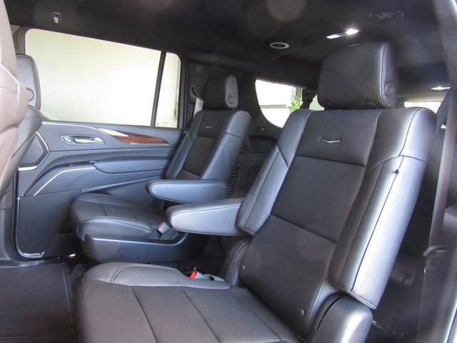 Used 2024 Cadillac Escalade ESV Luxury AWD/4WD image 16