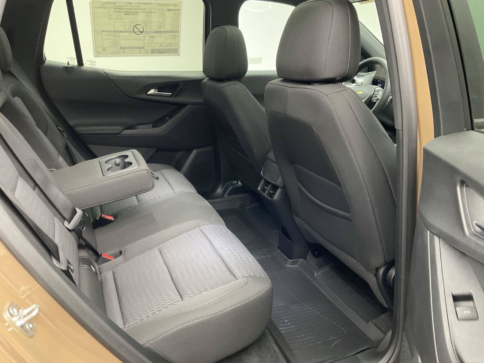 New 2027 Chevrolet Equinox LT w/ Safety and Technology Package FWD image 27