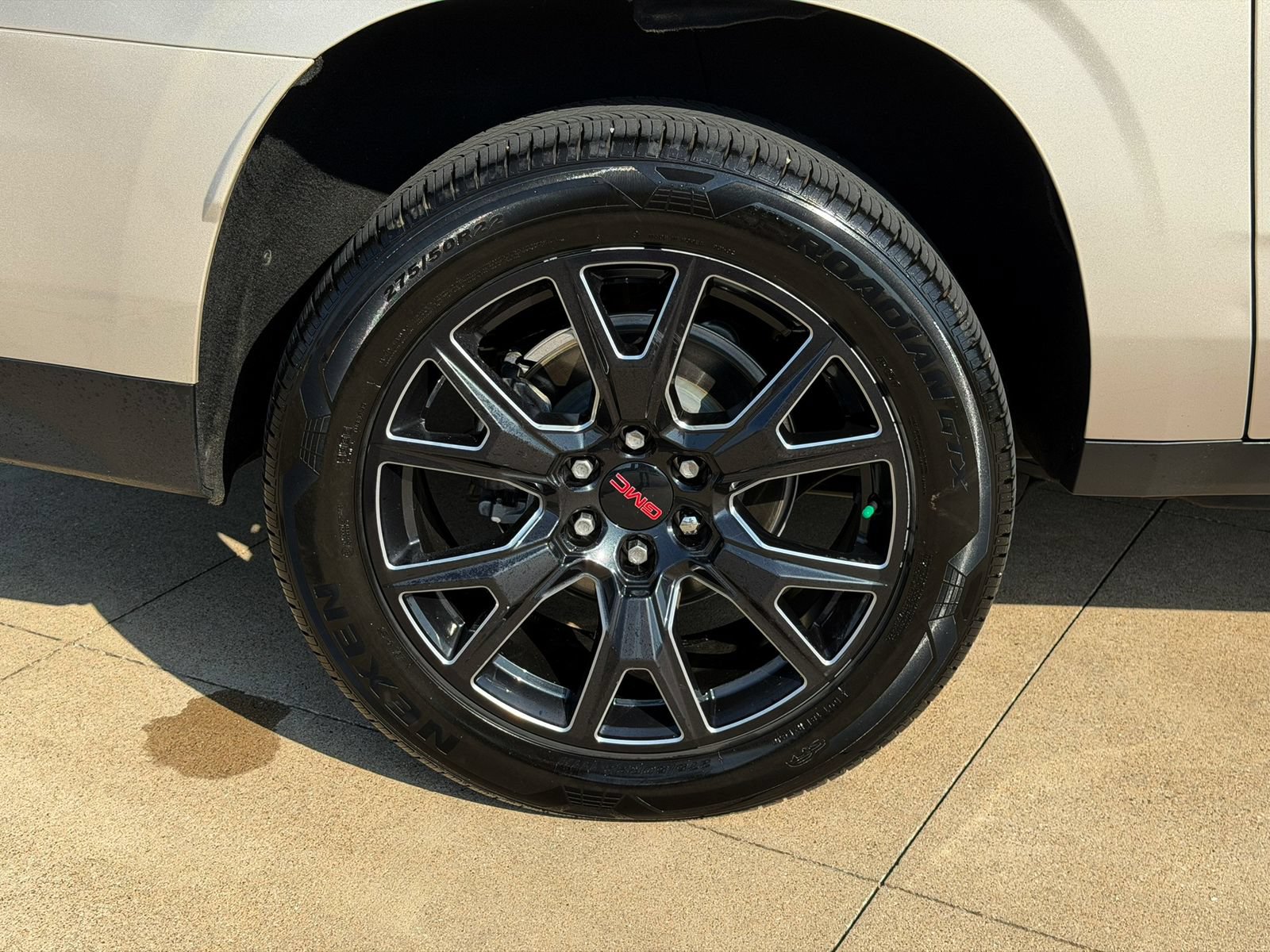 Used 2023 GMC Yukon XL SLT w/ SLT Luxury Package RWD image 8