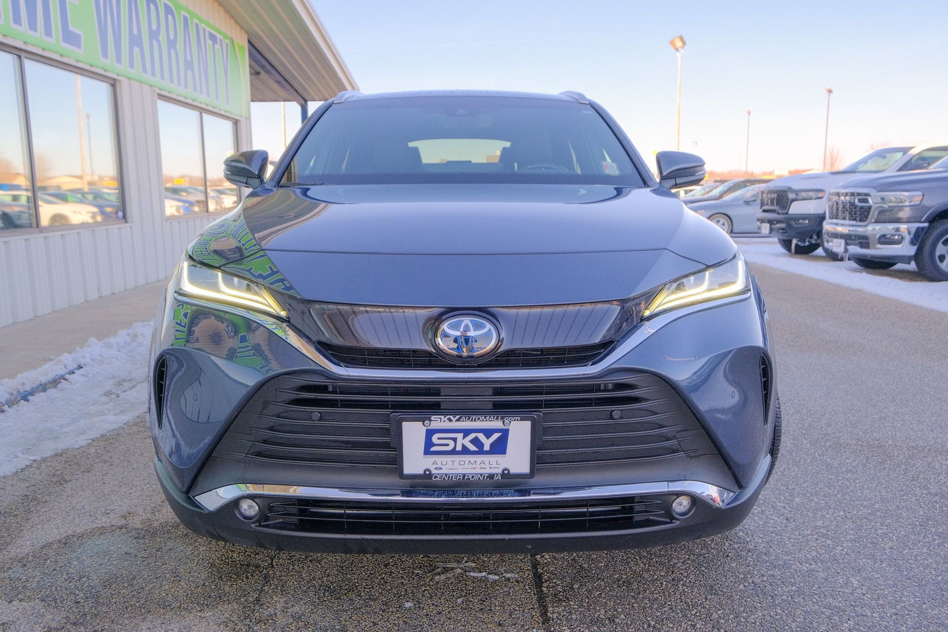 Used 2023 Toyota Venza XLE image 14