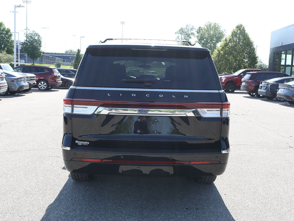 Used 2024 Lincoln Navigator Reserve AWD/4WD image 5