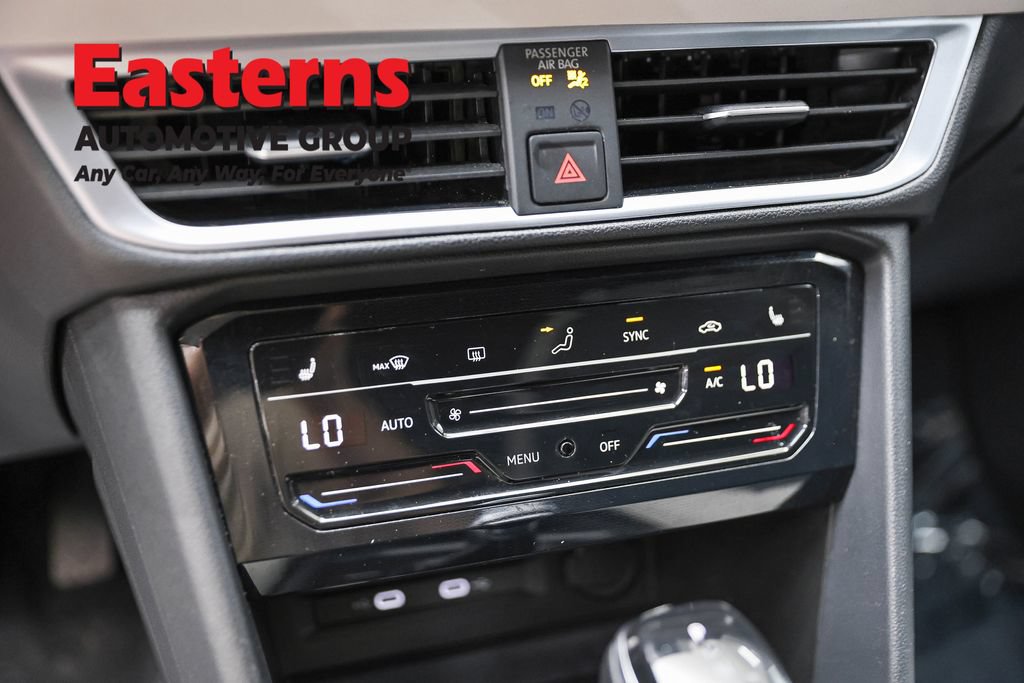 Used 2025 Volkswagen Taos SE FWD image 20