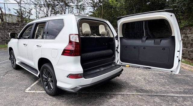 Used 2021 Lexus GX 460 Luxury w/ Sport Design Package AWD/4WD image 40