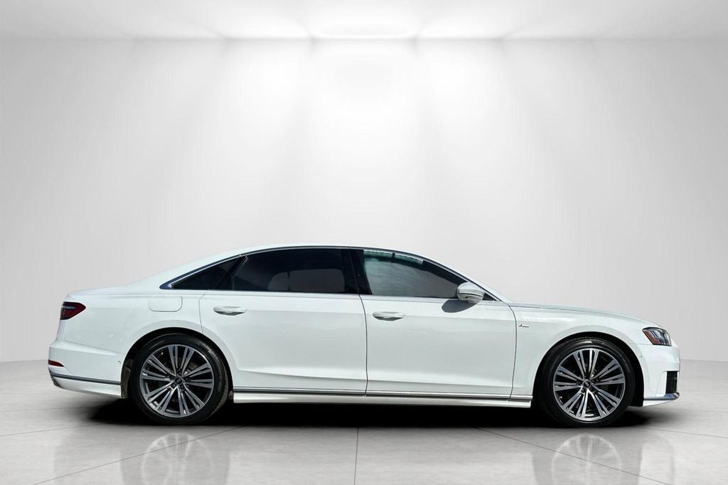 Used 2021 Audi A8 L 4.0T image 3
