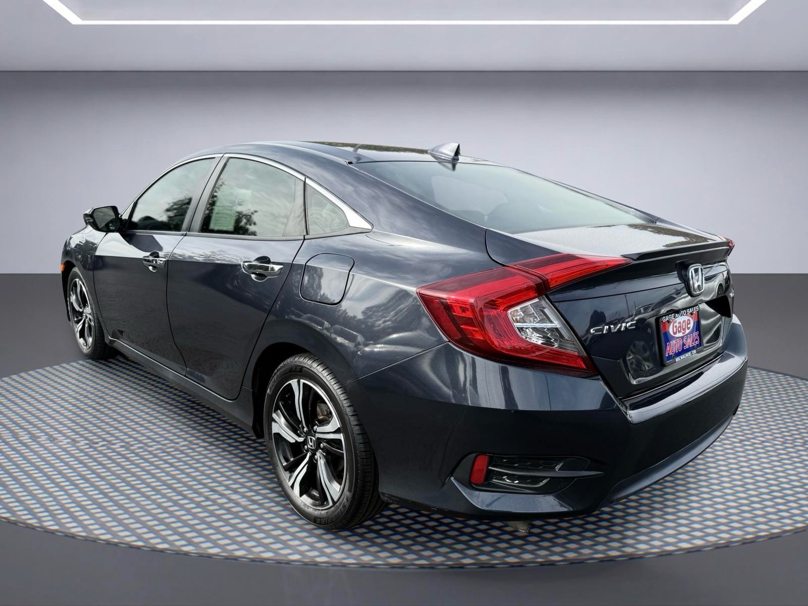 Used 2017 Honda Civic Touring image 4