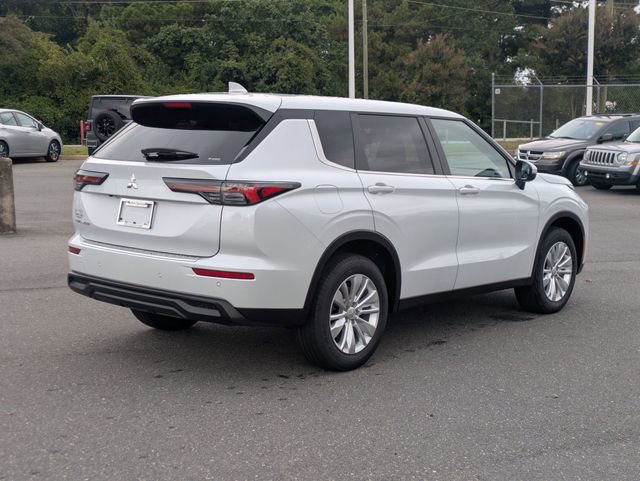 New 2025 Mitsubishi Outlander ES image 4