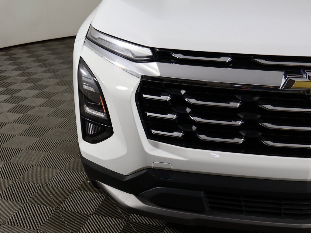 Used 2025 Chevrolet Equinox LT AWD/4WD image 13