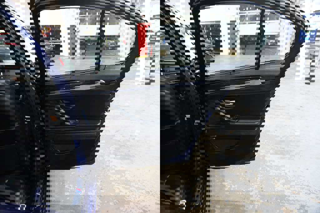 Used 2016 BMW 550i xDrive Sedan image 26