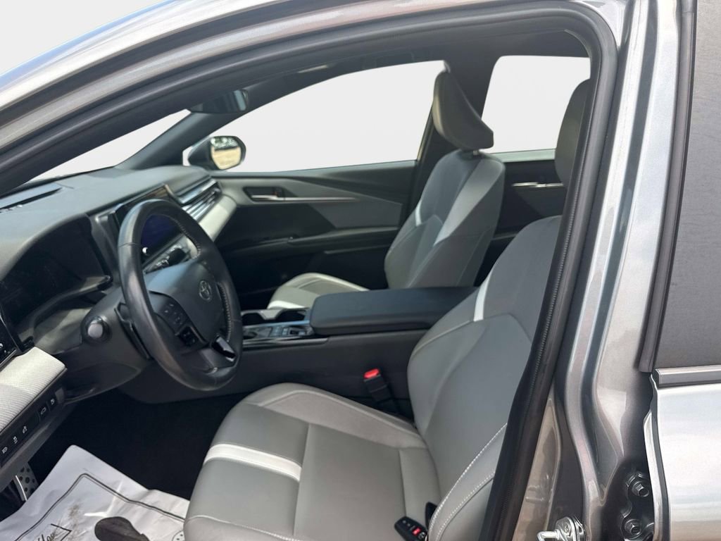 Used 2025 Toyota Camry SE FWD image 17