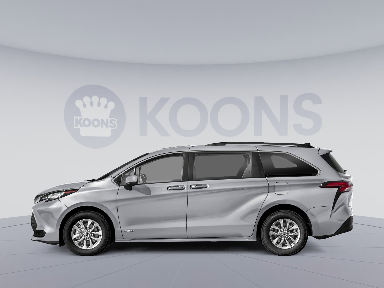 Used 2023 Toyota Sienna LE image 4