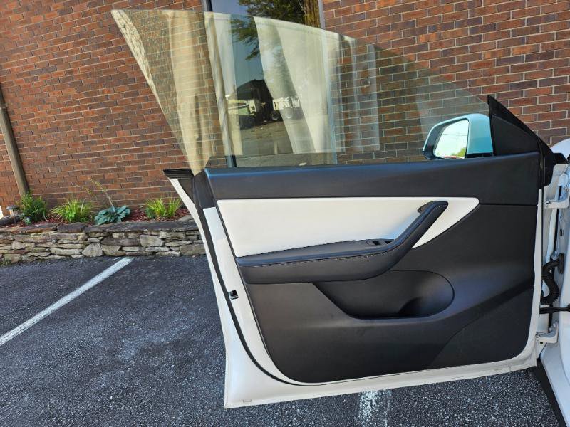 Used 2022 Tesla Model Y Long Range AWD/4WD image 35