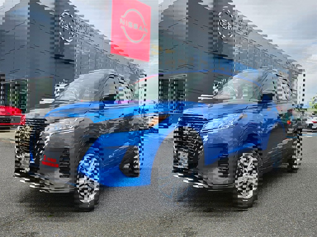 New 2025 Nissan Kicks Play S