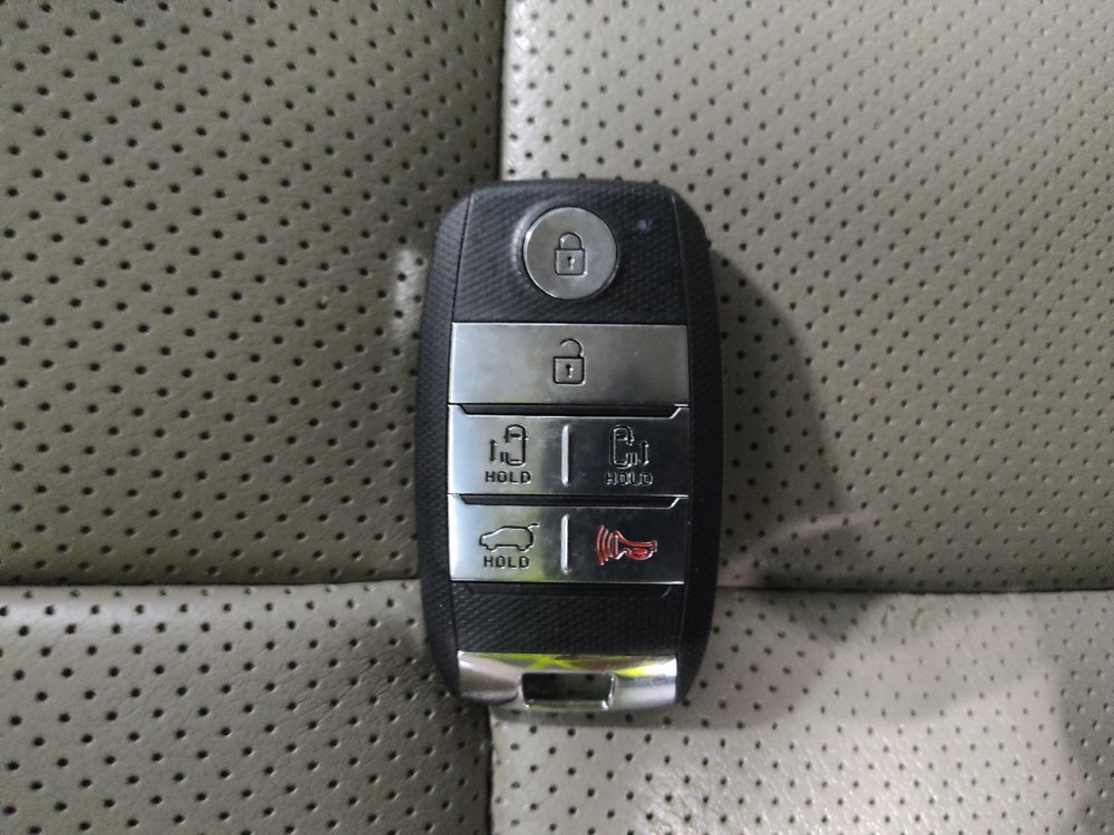Used 2017 Kia Sedona LX w/ LX Essentials Premium Package FWD image 32
