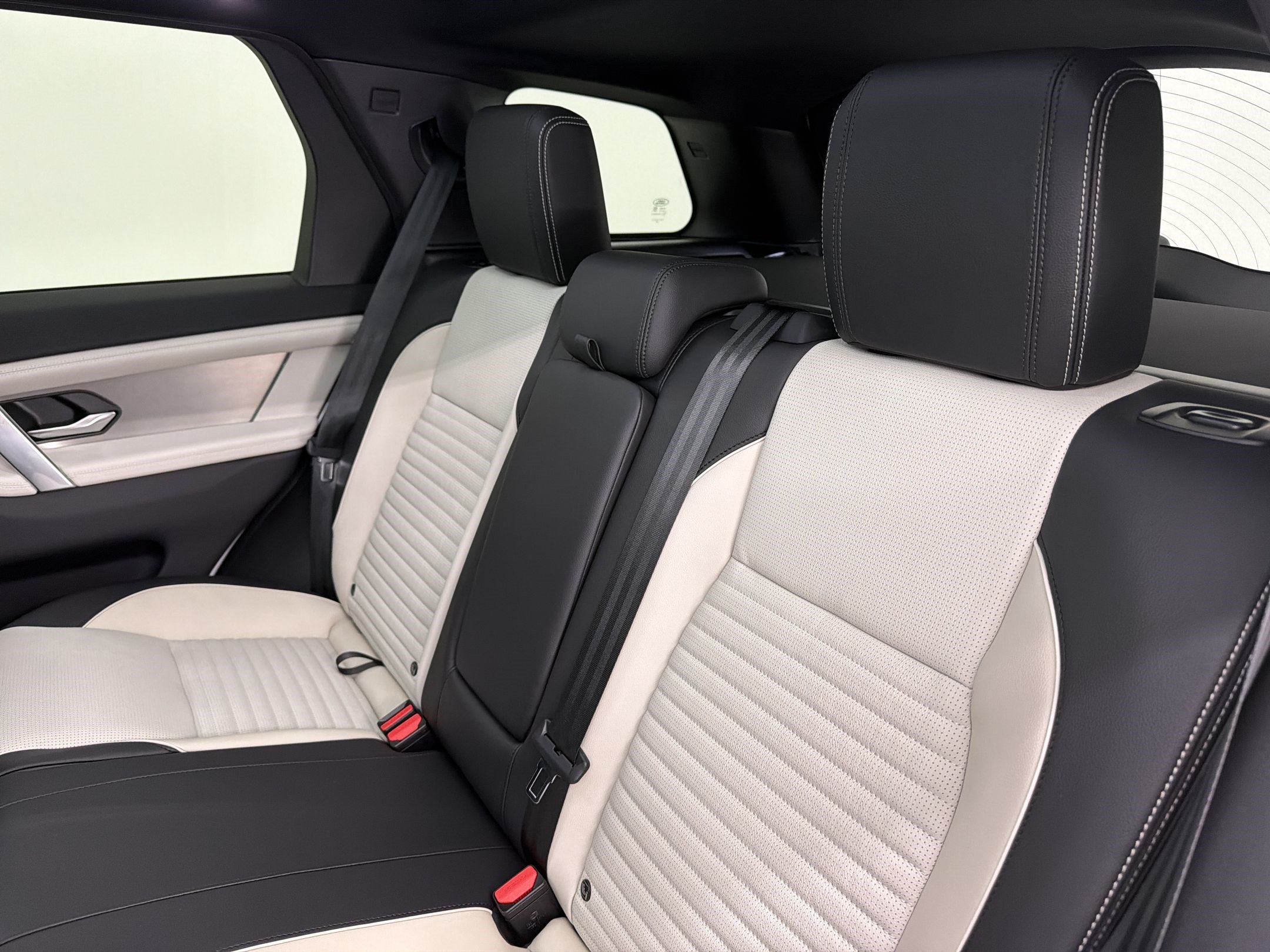 New 2026 Land Rover Discovery Sport Landmark AWD/4WD image 23