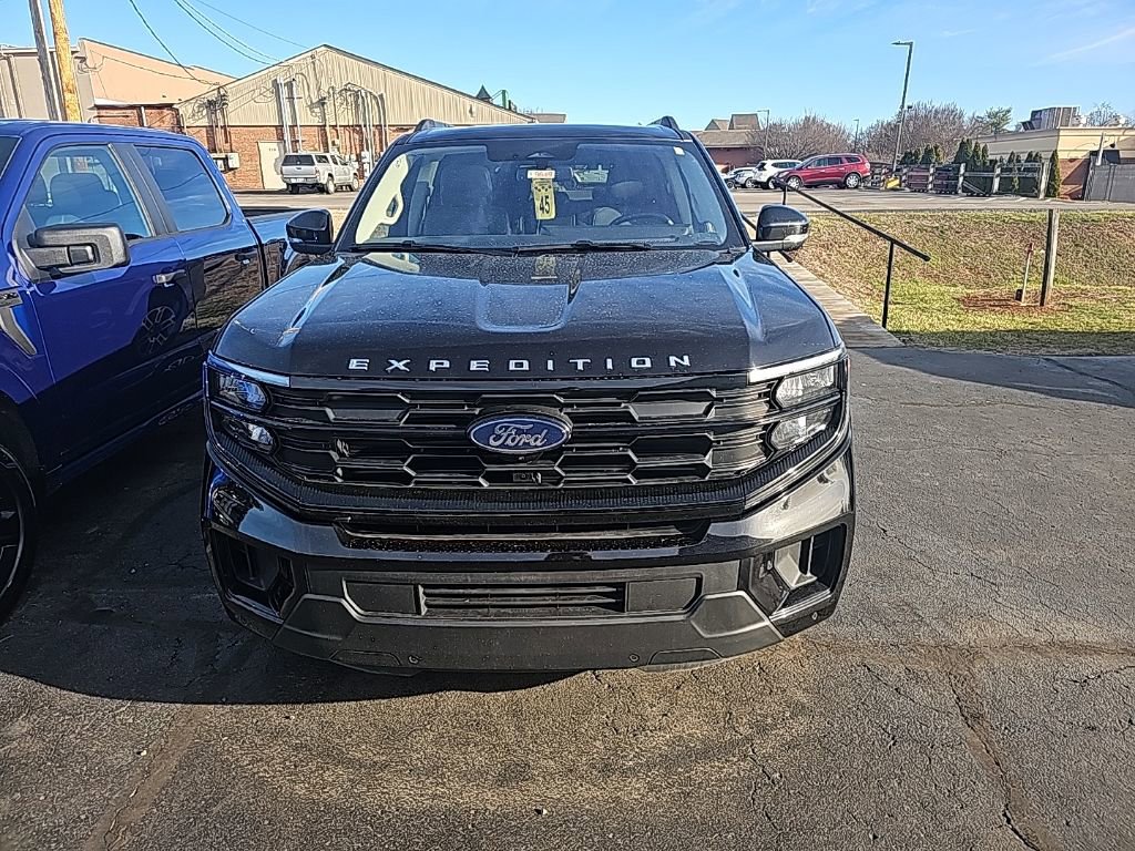Used 2025 Ford Expedition Active AWD/4WD image 6
