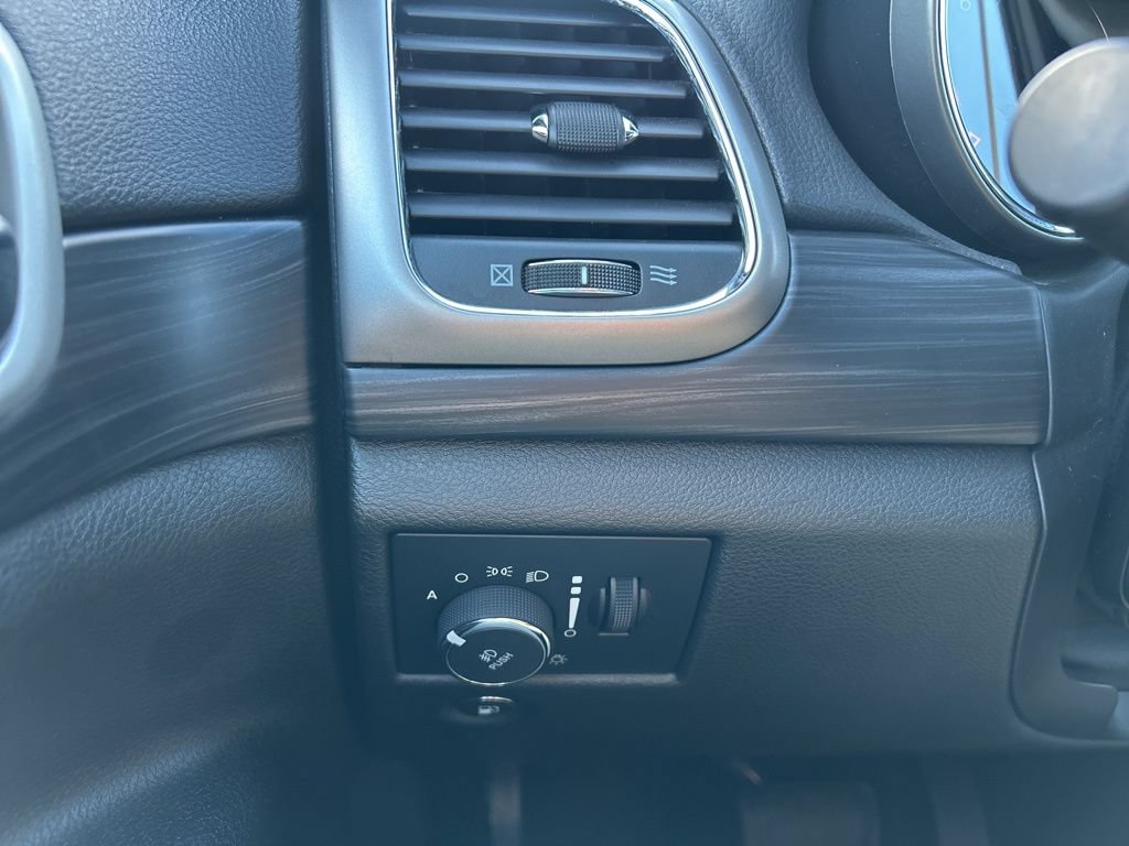 Used 2022 Jeep Grand Cherokee Laredo E AWD/4WD image 20