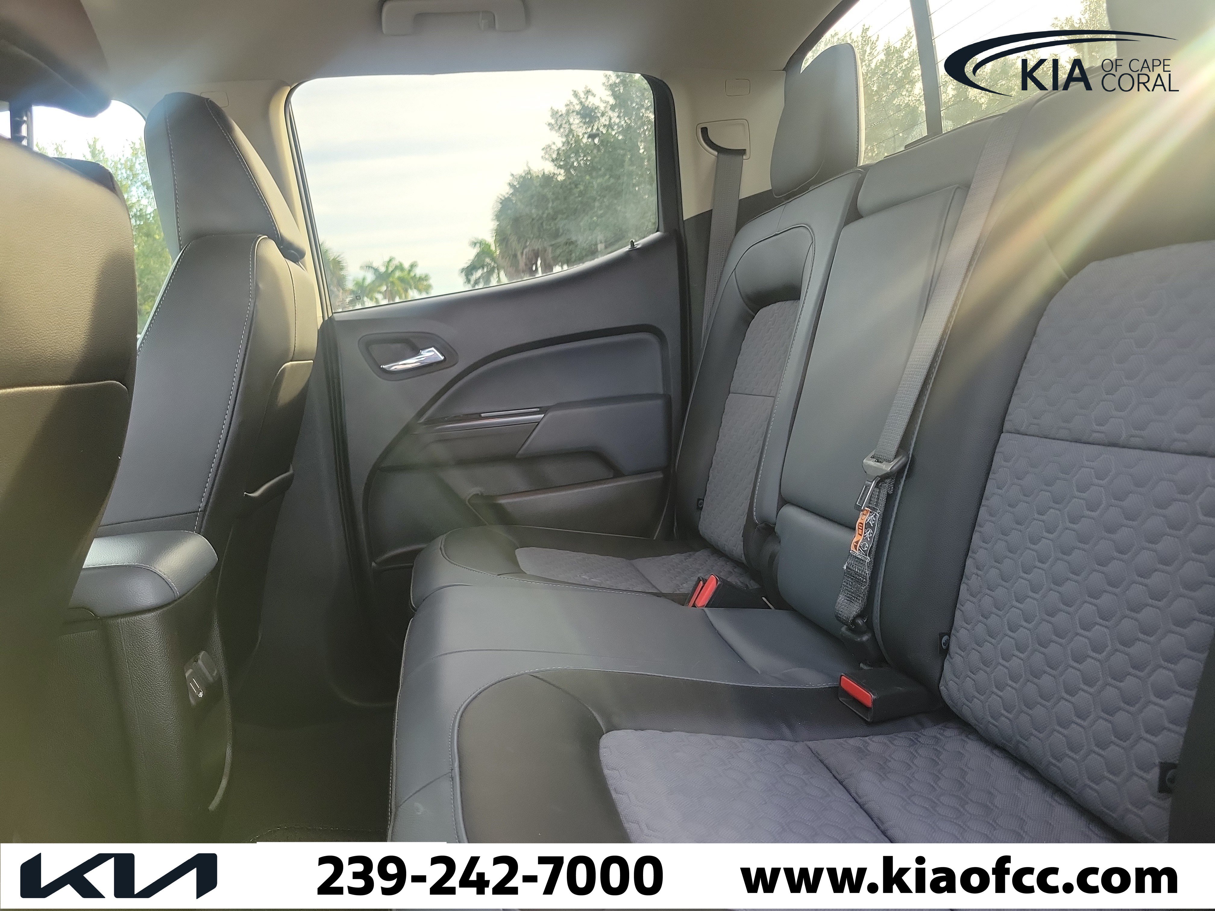 Used 2022 Chevrolet Colorado Z71 AWD/4WD image 16