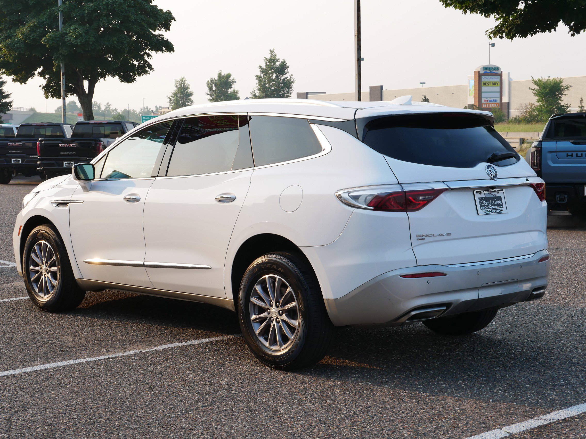 Used 2022 Buick Enclave Essence image 7