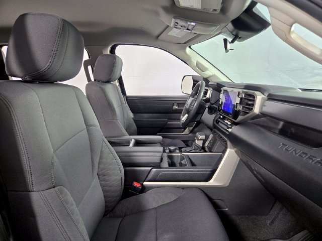 Used 2022 Toyota Tundra SR5 w/ SR5 Convenience Package AWD/4WD image 16