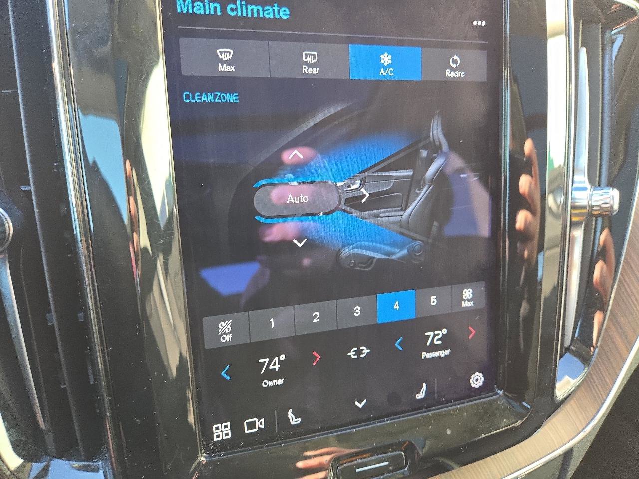 Used 2022 Volvo XC60 B5 Momentum image 21