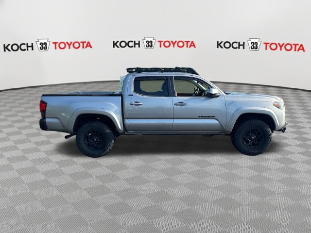 Used 2020 Toyota Tacoma SR5 AWD/4WD image 9