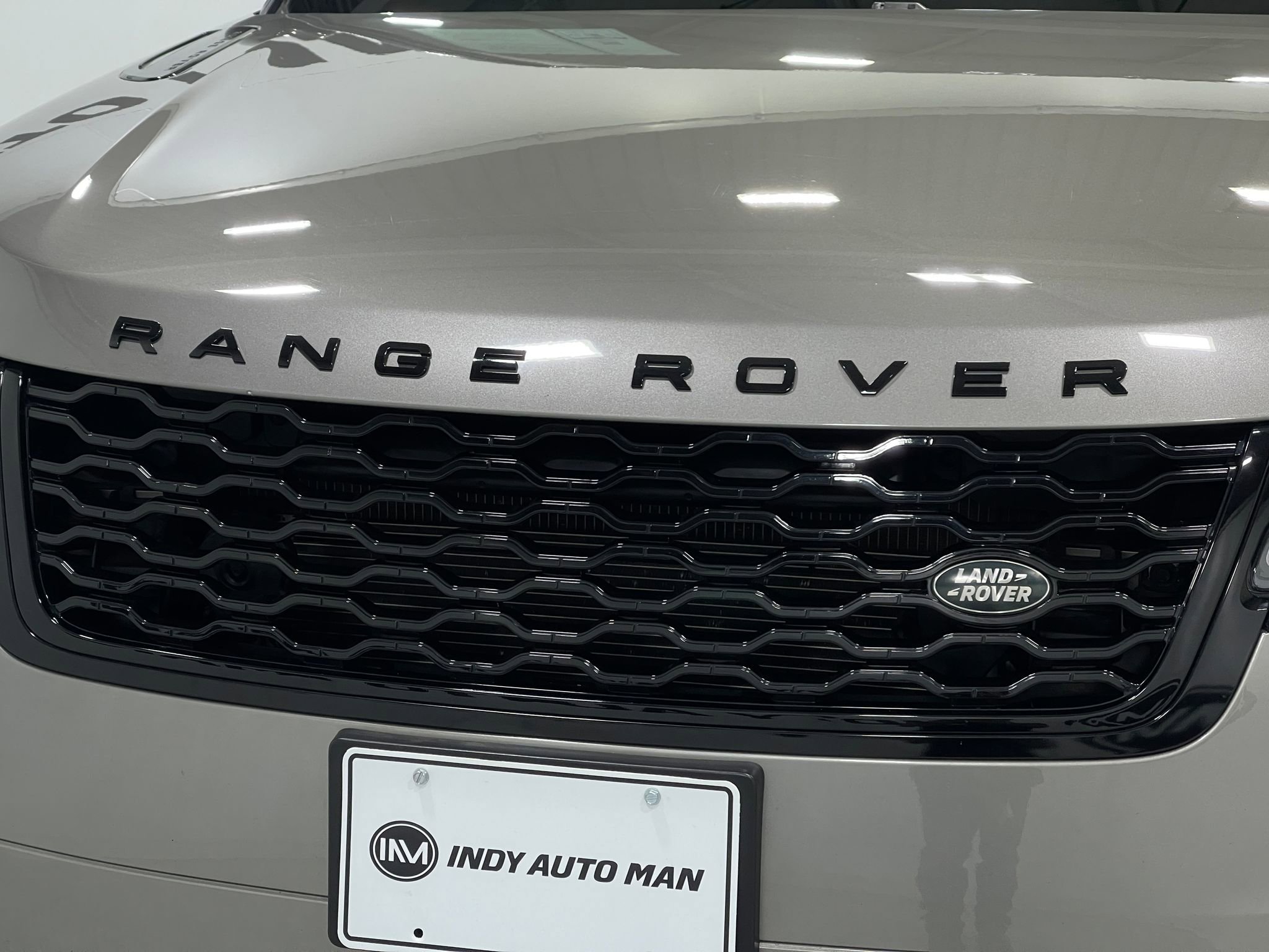 Used 2020 Land Rover Range Rover Velar R-Dynamic S image 40