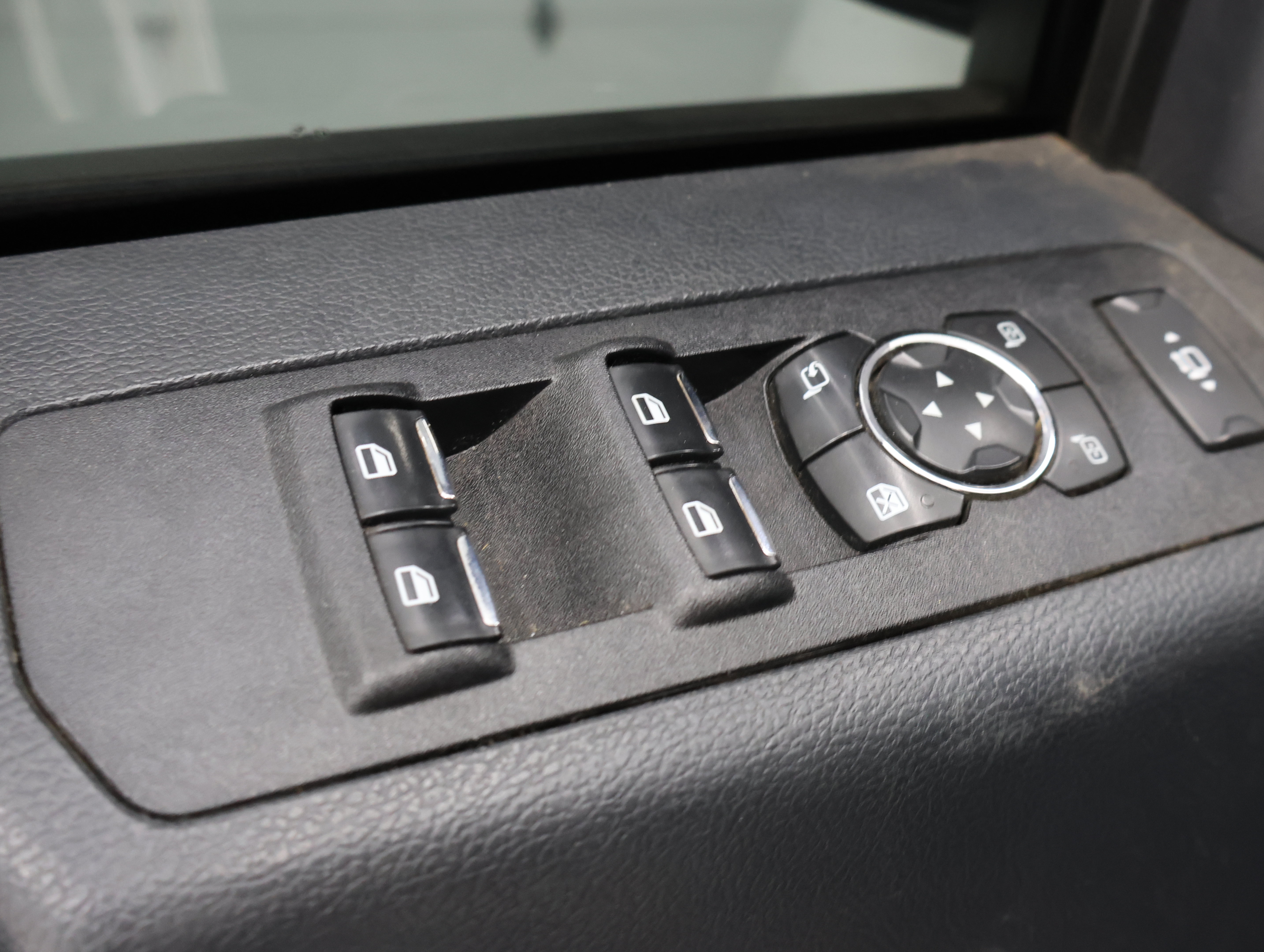 Used 2022 Ford F350 Lariat w/ Black Appearance Package AWD/4WD image 39