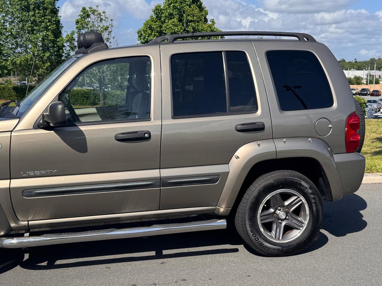 Used 2004 Jeep Liberty Renegade w/ Security Group AWD/4WD image 7