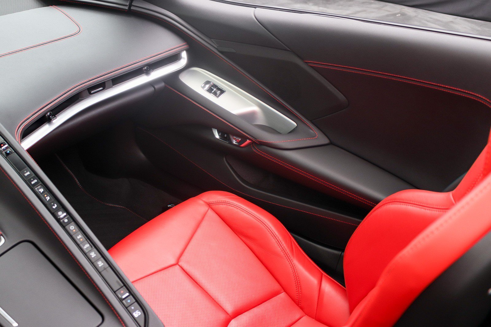 Used 2021 Chevrolet Corvette Stingray Convertible w/ 1LT RWD image 28