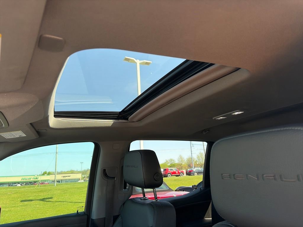 Used 2022 GMC Sierra 1500 Denali w/ Driver Alert Package II AWD/4WD image 26
