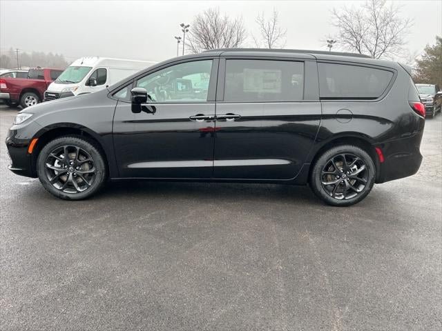 New 2026 Chrysler Pacifica Select AWD/4WD image 26