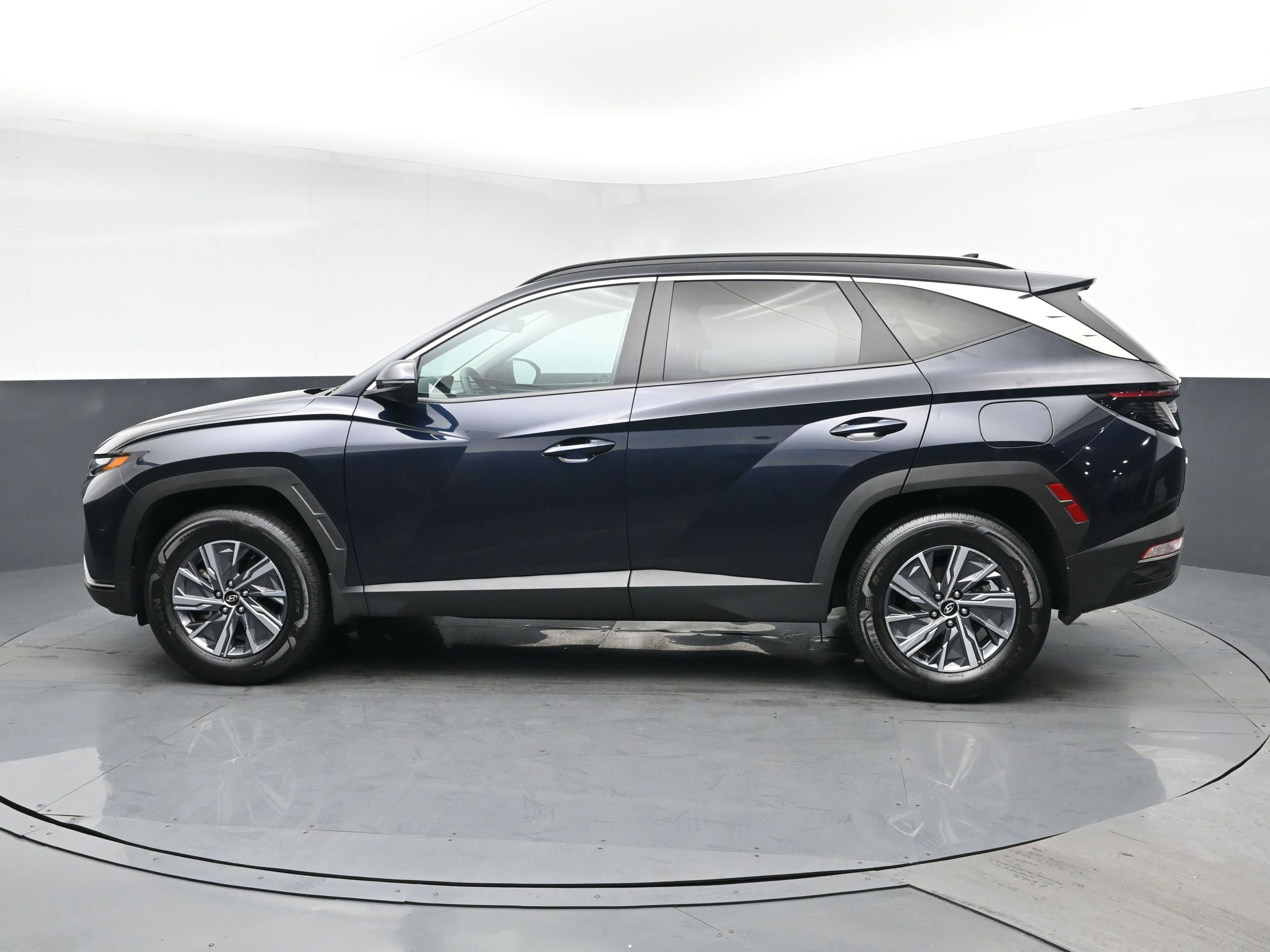 Used 2023 Hyundai Tucson Blue AWD/4WD image 4