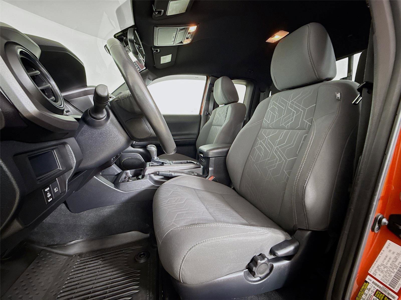 Used 2018 Toyota Tacoma TRD Sport image 22