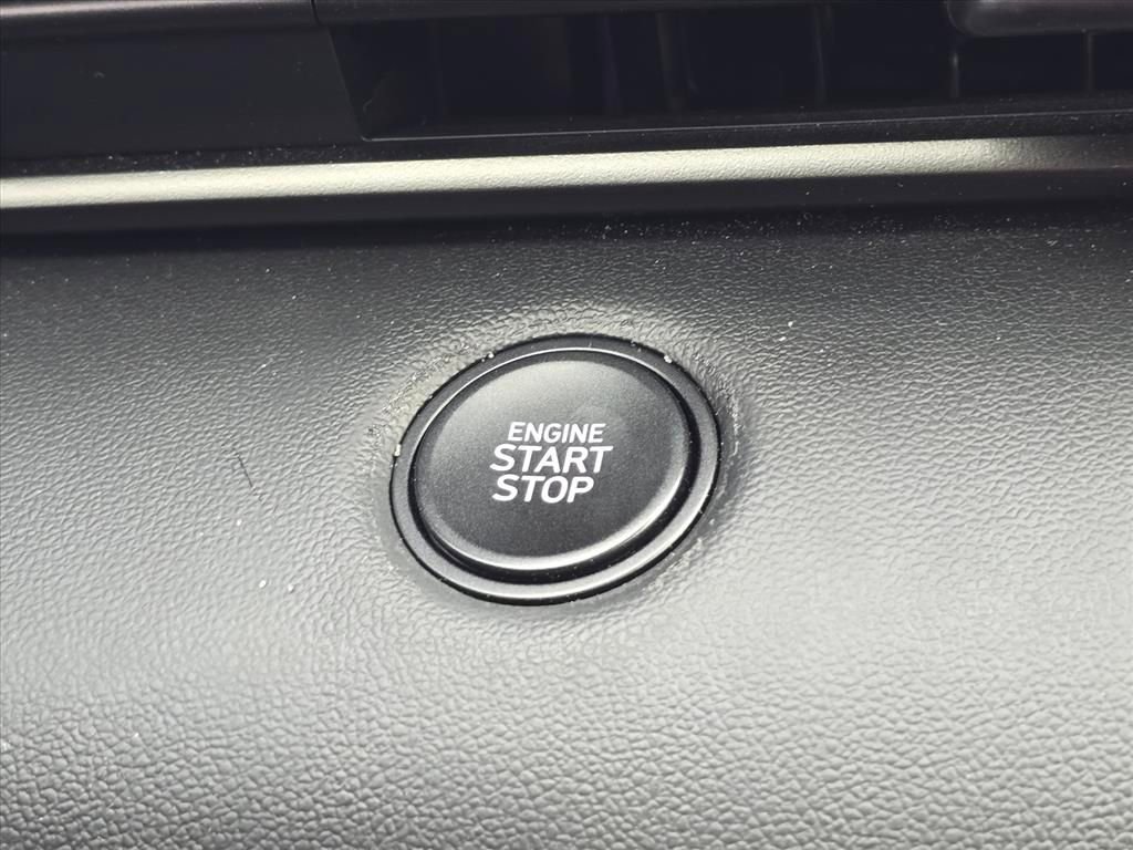 Certified 2025 Hyundai Elantra Sport image 25