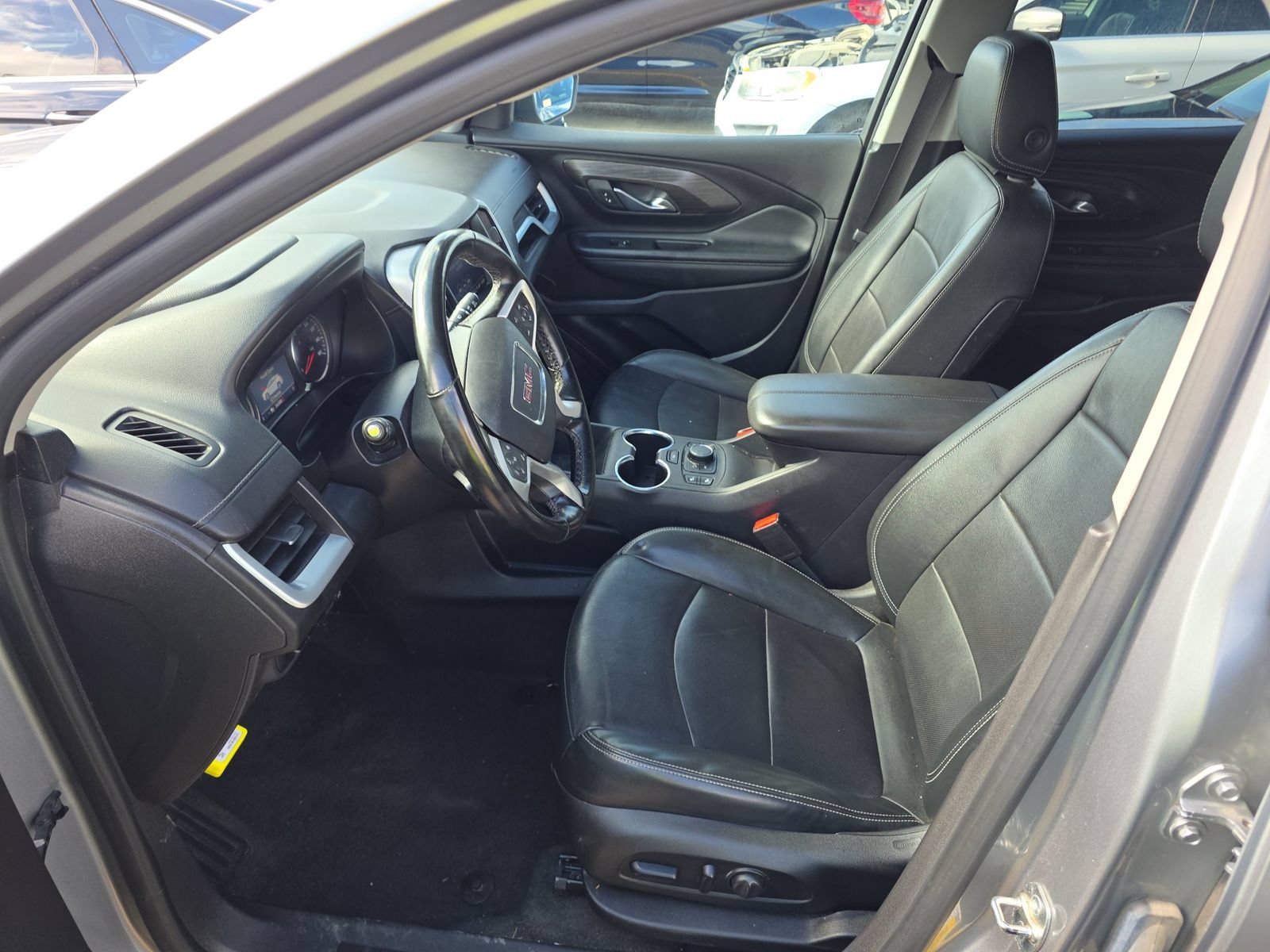 Used 2024 GMC Terrain SLT w/ Tech Package FWD image 8