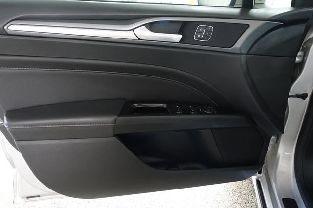 Used 2016 Ford Fusion Titanium FWD image 9