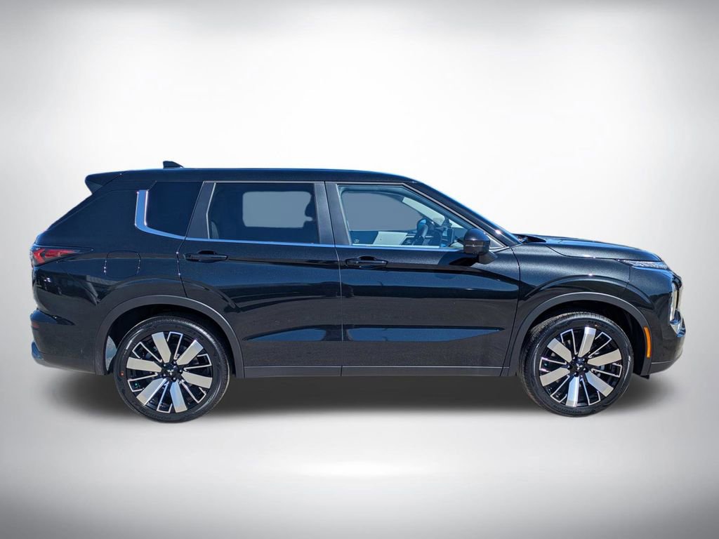 New 2026 Mitsubishi Outlander SE FWD image 2