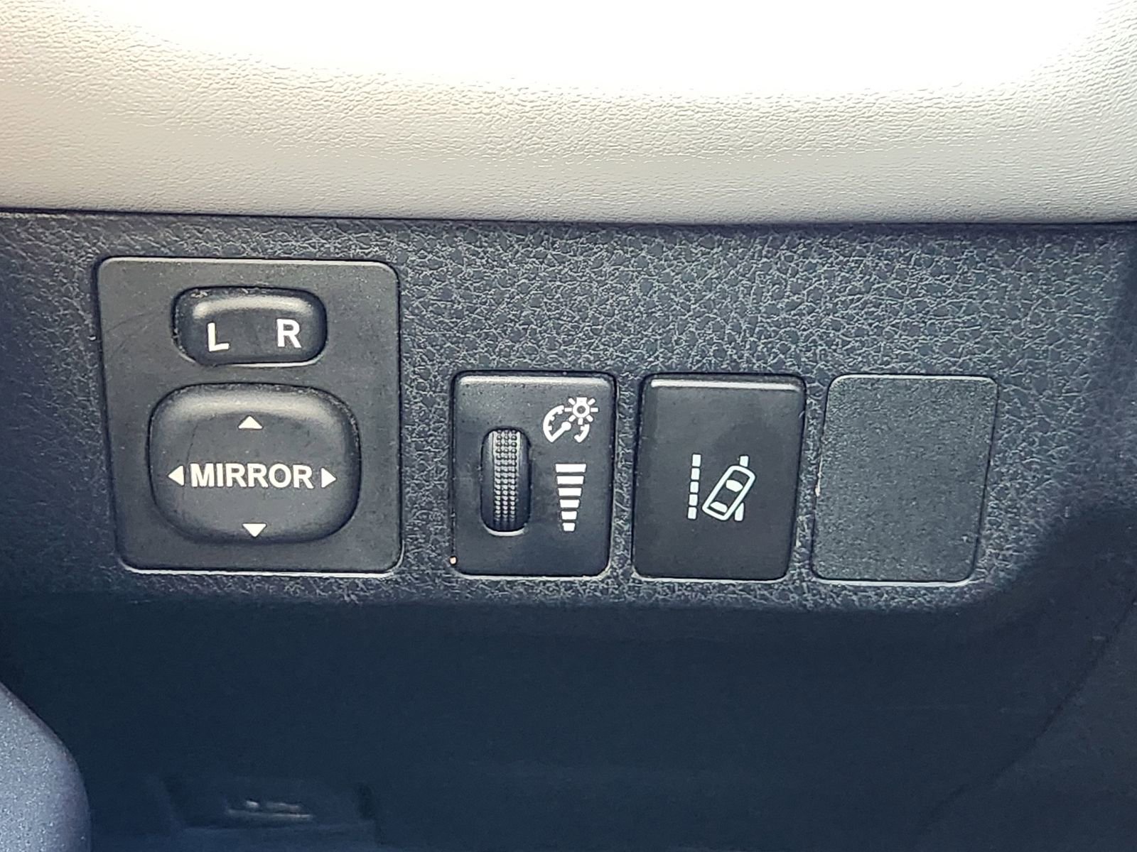 Used 2018 Toyota RAV4 XLE image 26