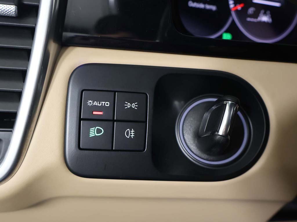 Used 2022 Porsche Cayenne GTS image 42