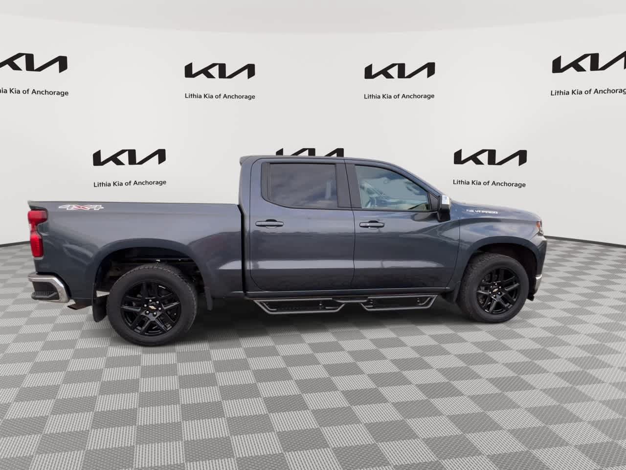 Used 2021 Chevrolet Silverado 1500 LT AWD/4WD image 9