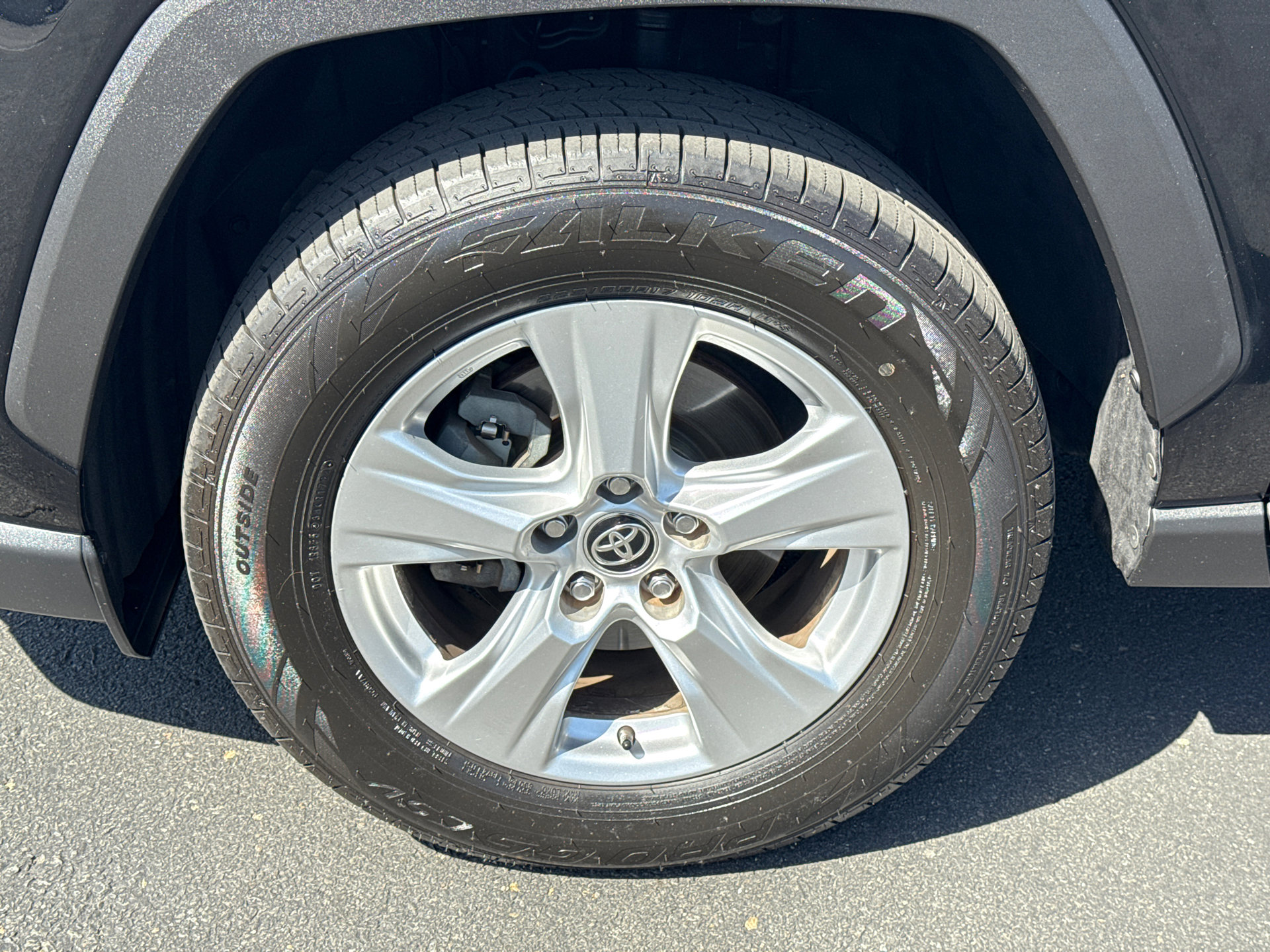 Used 2020 Toyota RAV4 XLE w/ All Weather Liner Package image 5