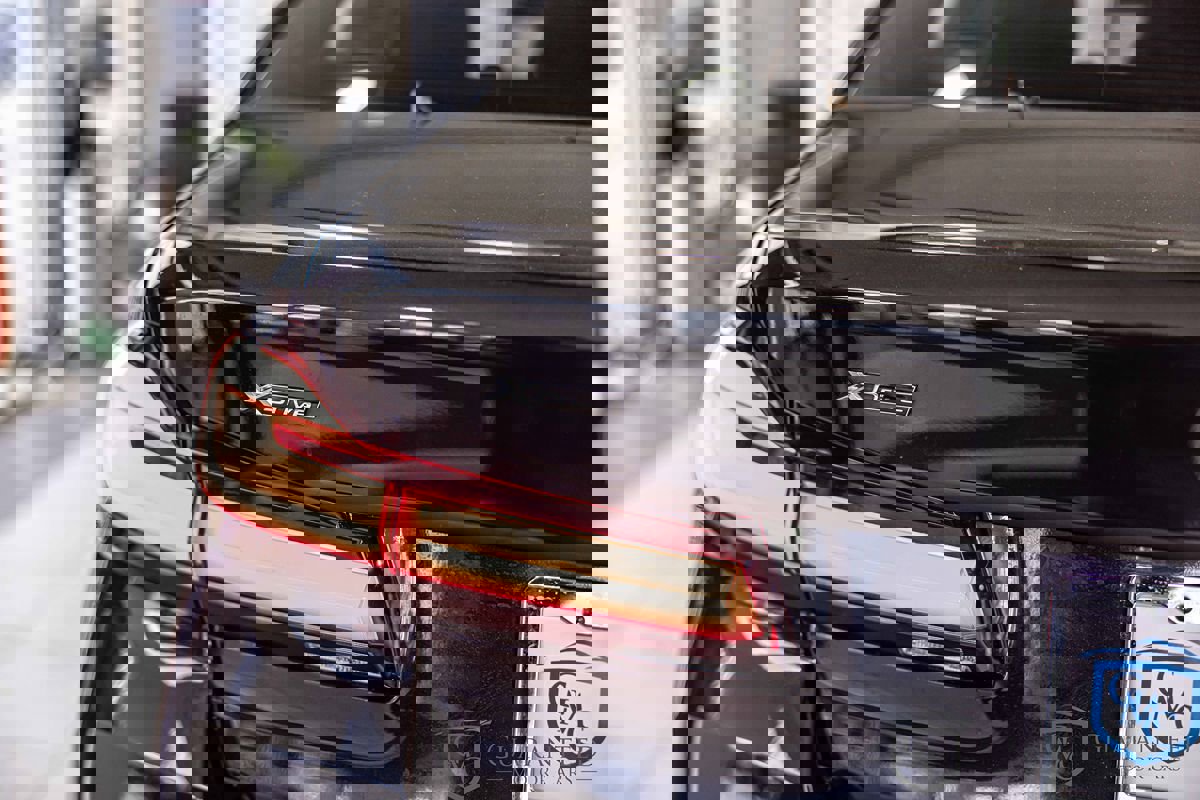 Used 2021 BMW 530e xDrive w/ Executive Package image 16