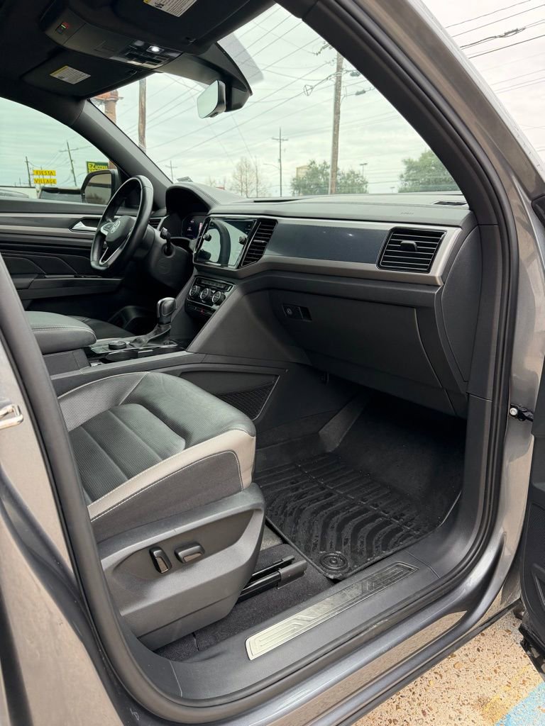Used 2020 Volkswagen Atlas Cross Sport SEL Premium image 19