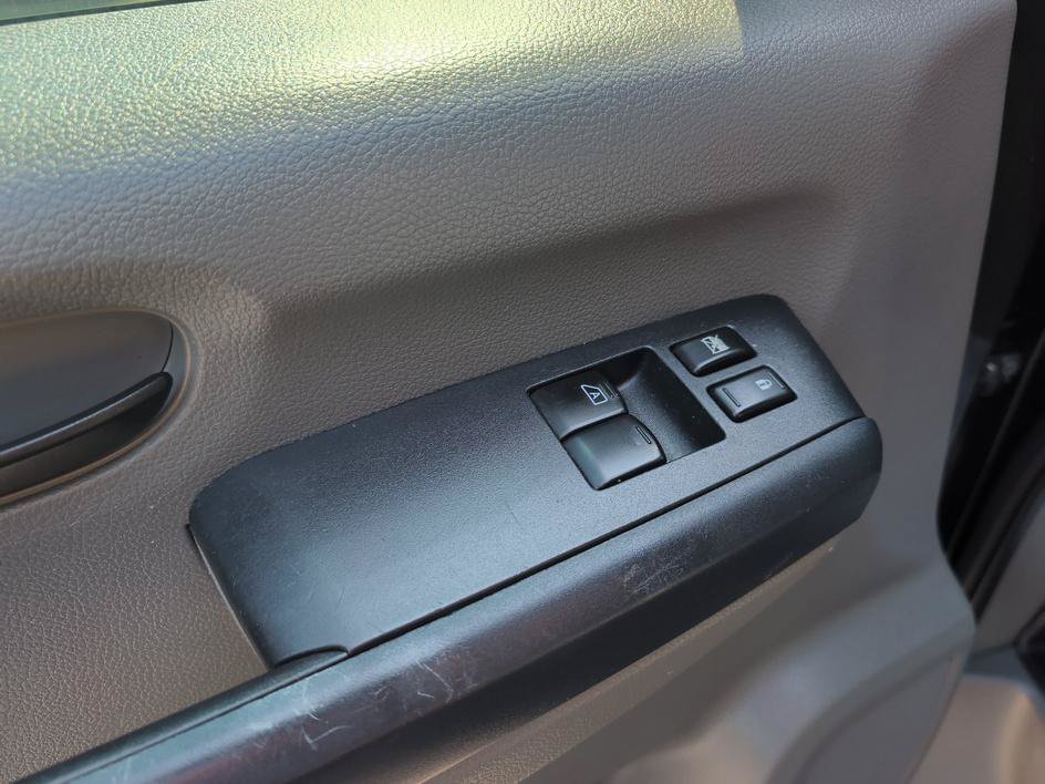 Used 2013 Nissan NV 3500 SL w/ Technology Pkg RWD image 17