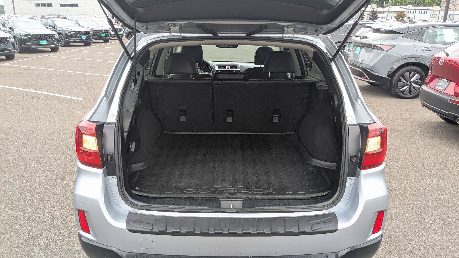 Used 2016 Subaru Outback 2.5i Limited AWD/4WD image 11