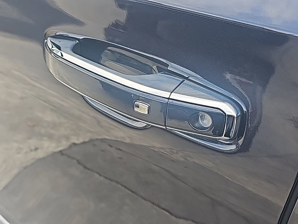 Used 2026 GMC Yukon XL Denali w/ Sun & Power Step Package image 13