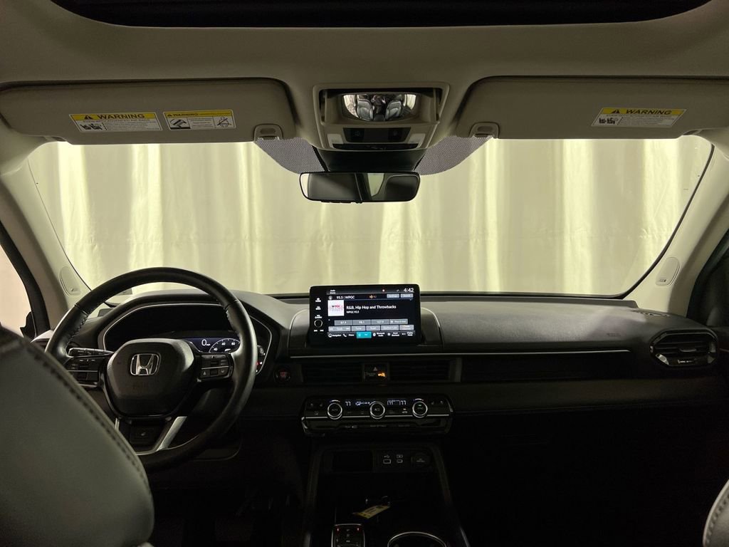Used 2025 Honda Pilot Elite image 17