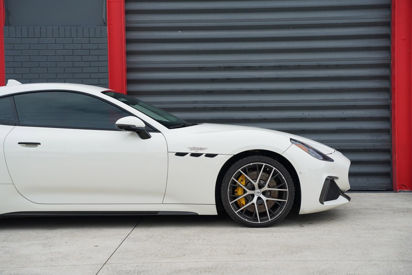 Used 2024 Maserati GranTurismo Trofeo AWD/4WD image 2